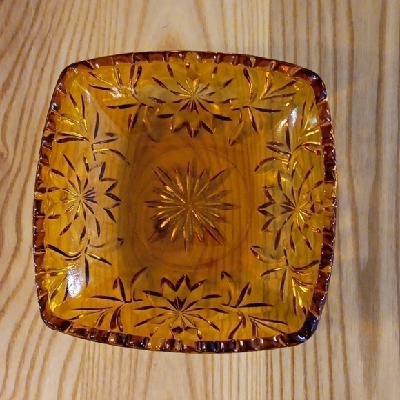 Vintage Amber Pressed Glass Nut/Candy bowl trinket bowl side dish - Picture 3 of 4